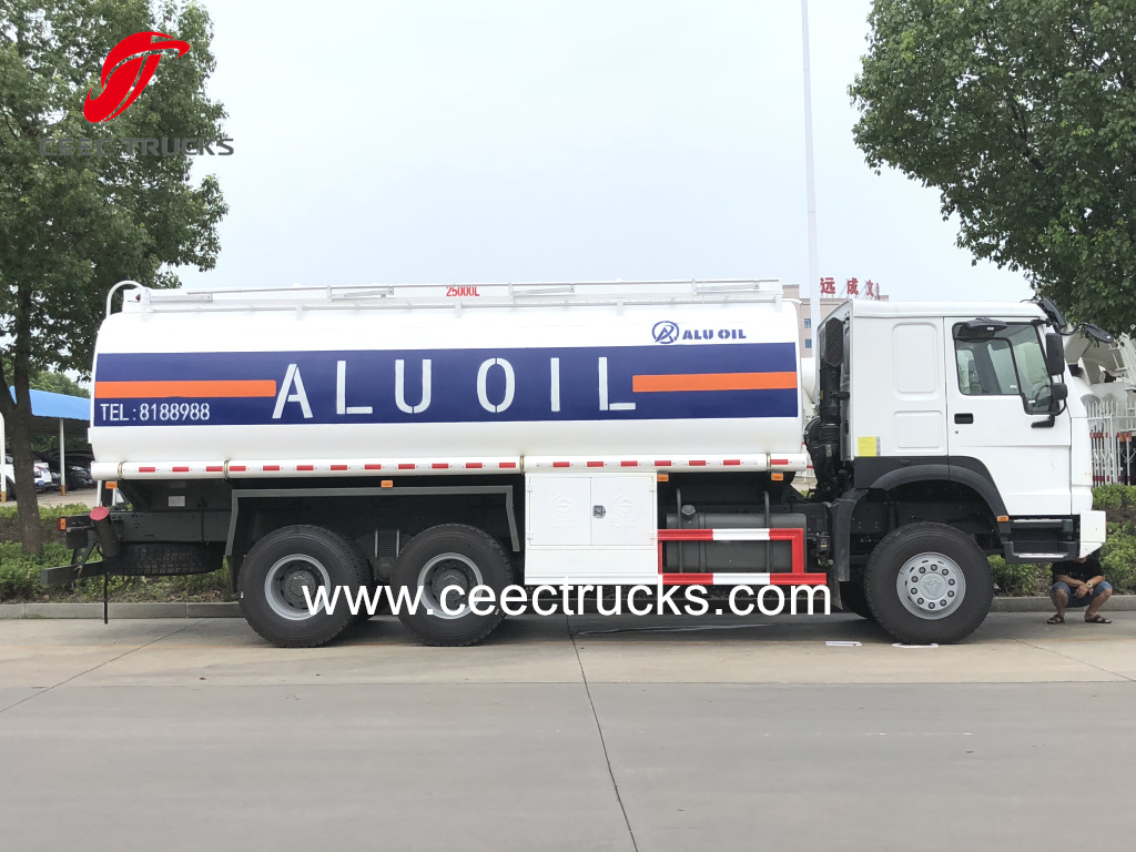 SINOTRUK HOWO 6X6 all wheel drive Fuel bowser Oil tanker trucks SINOTRUK HOWO 6X6 all wheel drive Fuel bowser Oil tanker trucks