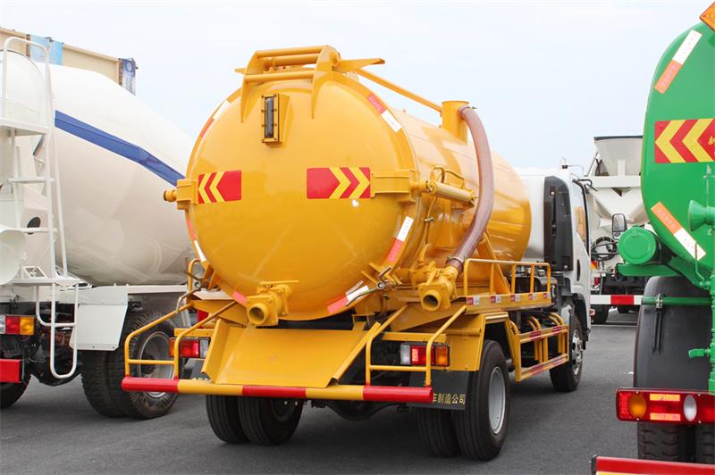 Isuzu ELF sewage suction truck