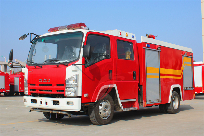 Isuzu NPR fire fighting truck