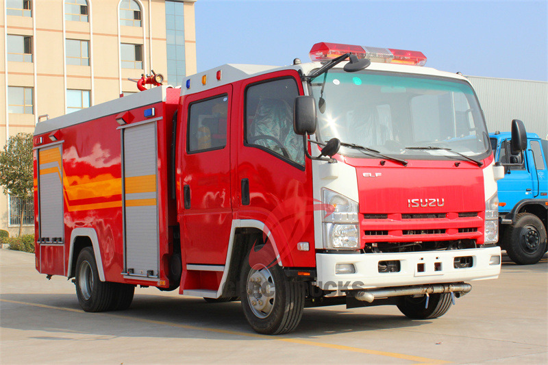 Isuzu NPR fire water truck