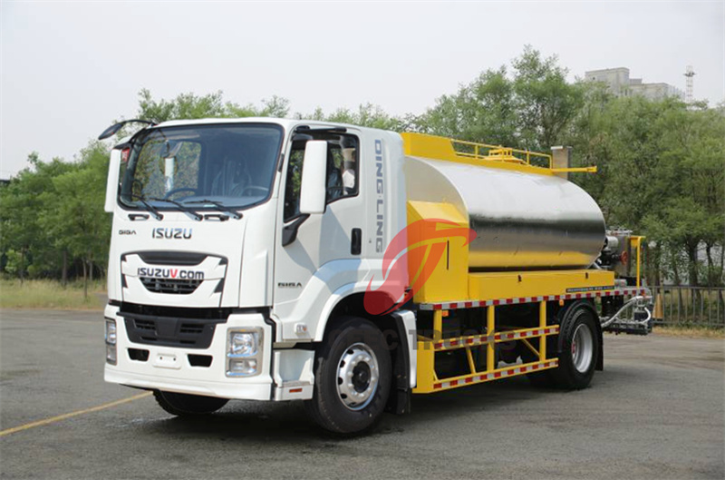 Isuzu New FTR 8000L Asphalt Spreader truck