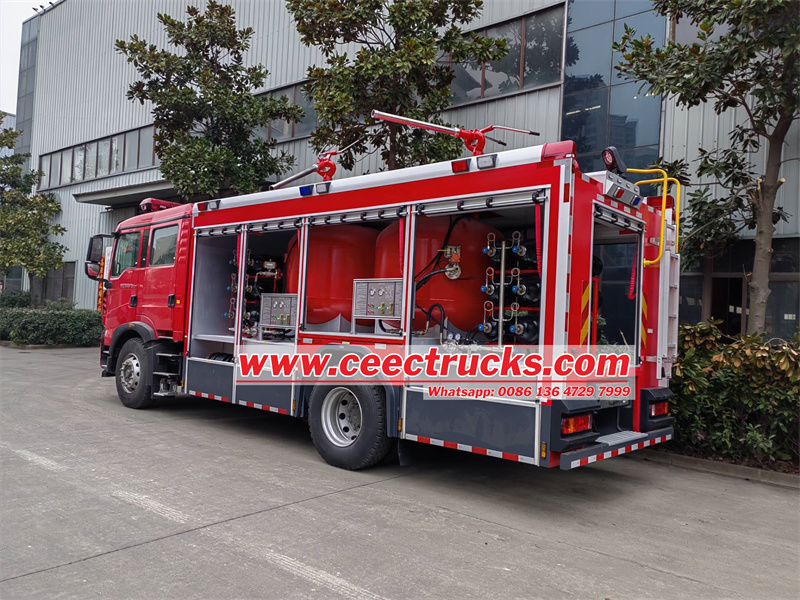 Isuzu FTR dry Powder/nitrogen fire truck