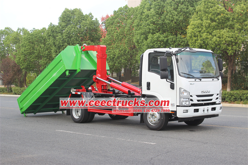 Isuzu 700P hook loader garbage truck