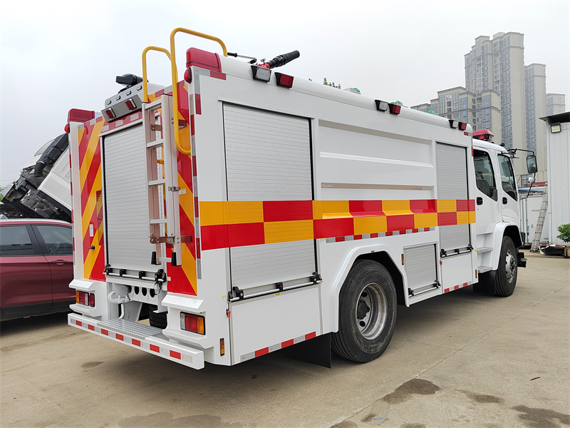 Isuzu fire fighting truck Isuzu fire fighting truck
