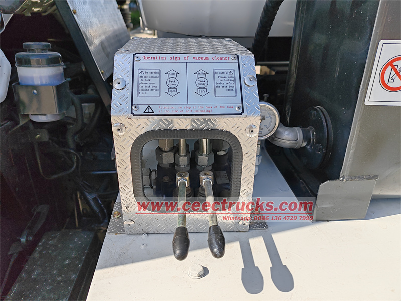 Manual hydraulic operation valve (driver side) Manual hydraulic operation valve (driver side)