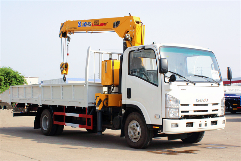 Isuzu NPR cargo truck with 3tons crane Isuzu NPR cargo truck with 3tons crane
