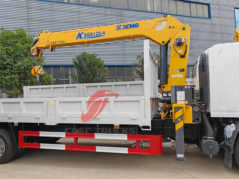Isuzu 700P 4x2 5tons XCMG SQS125-4 crane truck