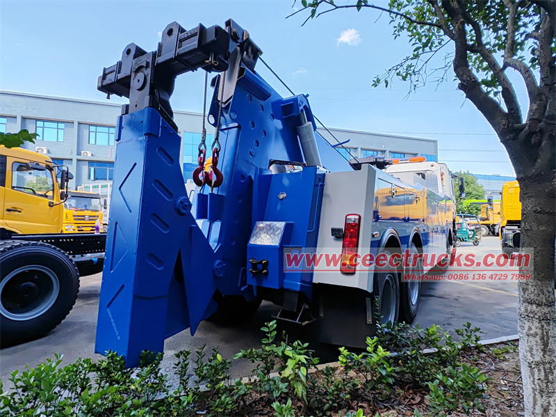 Sinotruk HOWO 8X4 Type 30t Capacity Heavy Duty Tow Truck