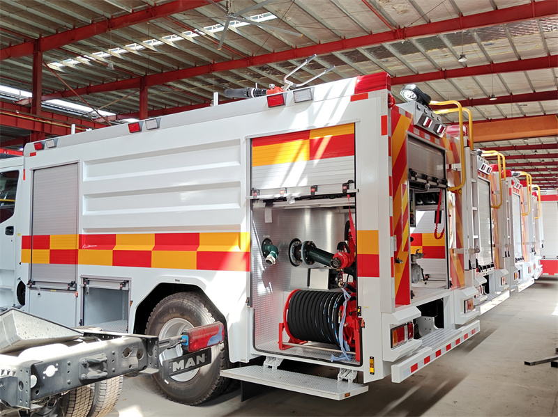 Isuzu FTR double cabin fire fighting truck