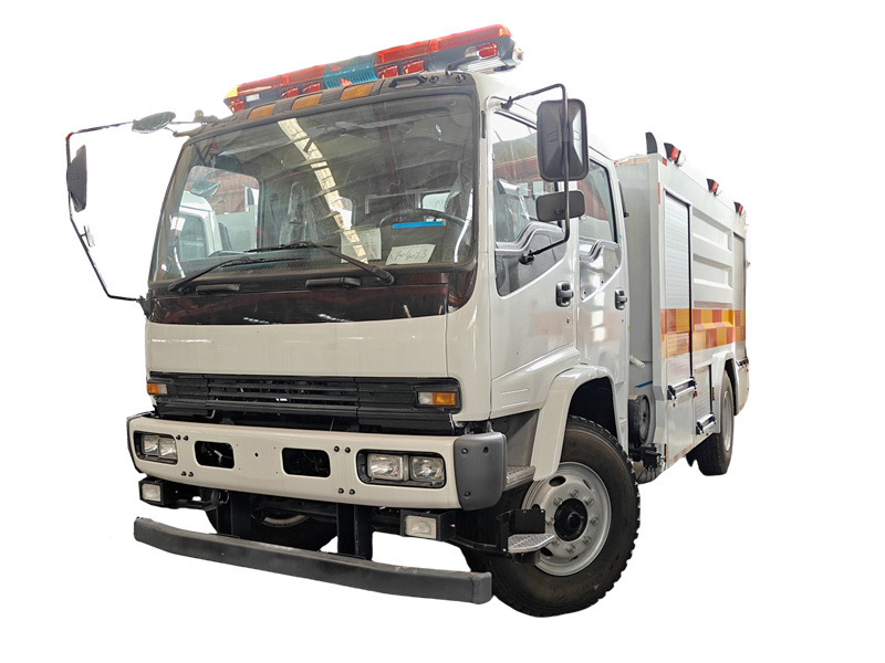Isuzu FTR double cabin fire fighting truck