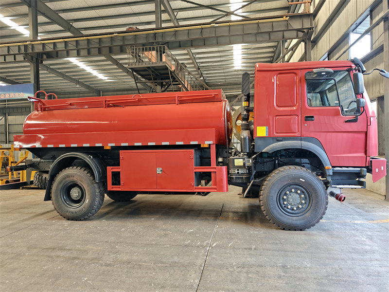 Howo 4X4 mining water tank truck