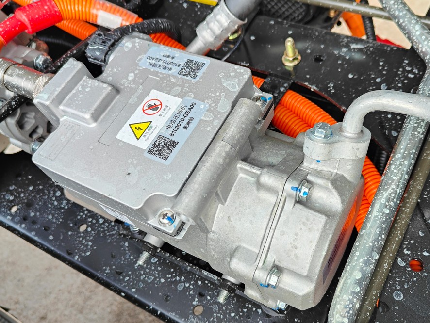 Isuzu electric truck compressor