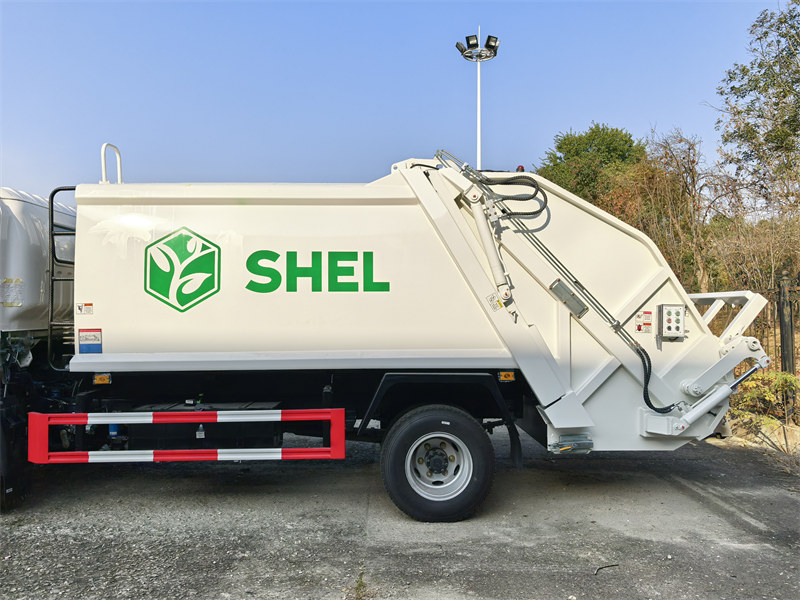 Howo 6cbm rear loader garbage truck