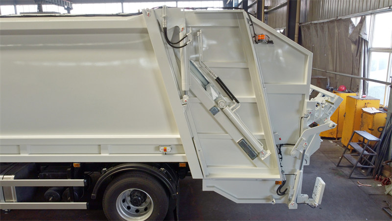 Howo 16cbm rear loader garbage truck