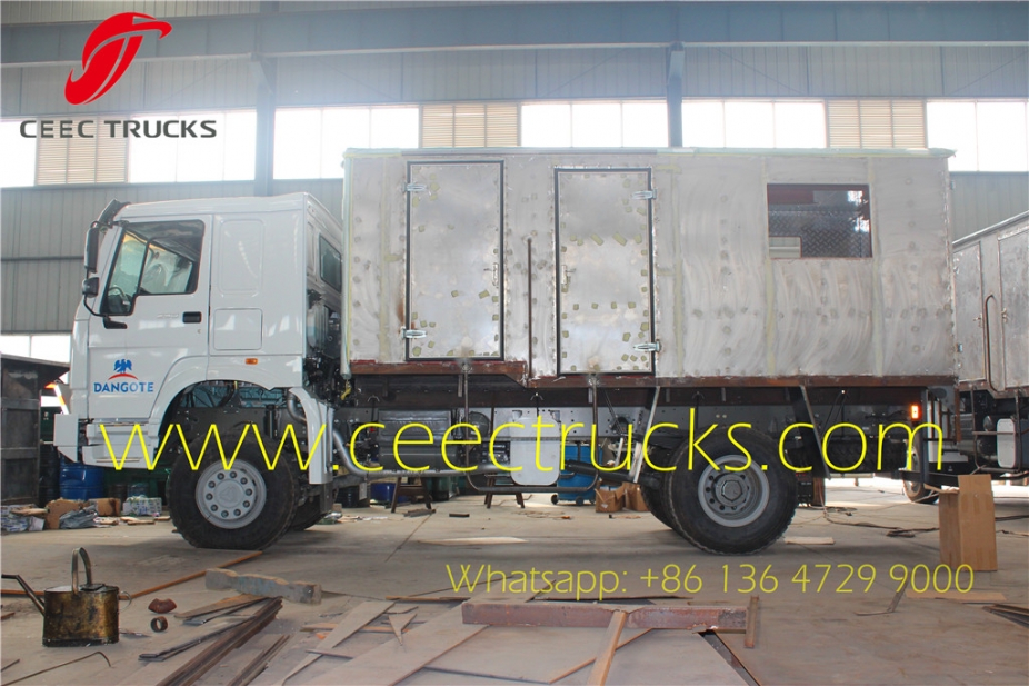 Durable HOWO all wheel drive mobile workshop truck manufacturer CEEC TRUCKS