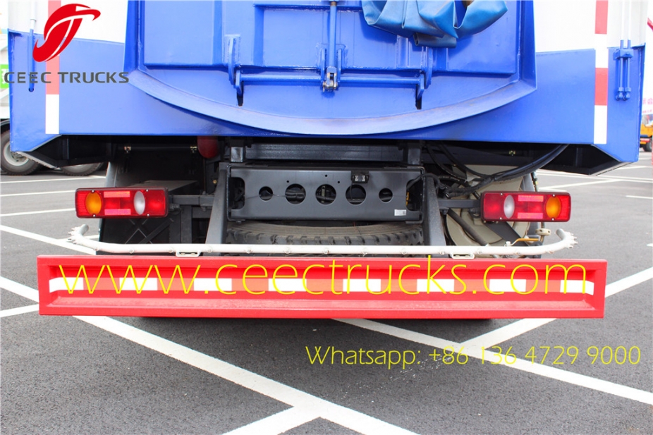  Dongfeng 4*2 dry-type road sweeper/dust cleaner road sweeper  manufacturer