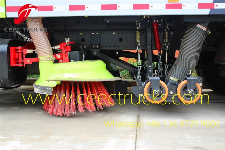 China Manufacture Dongfeng 4*2 Road Cleaning Sweeper Truck for sale