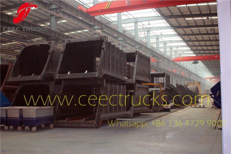 Garbage compactor truck body side plate assembly