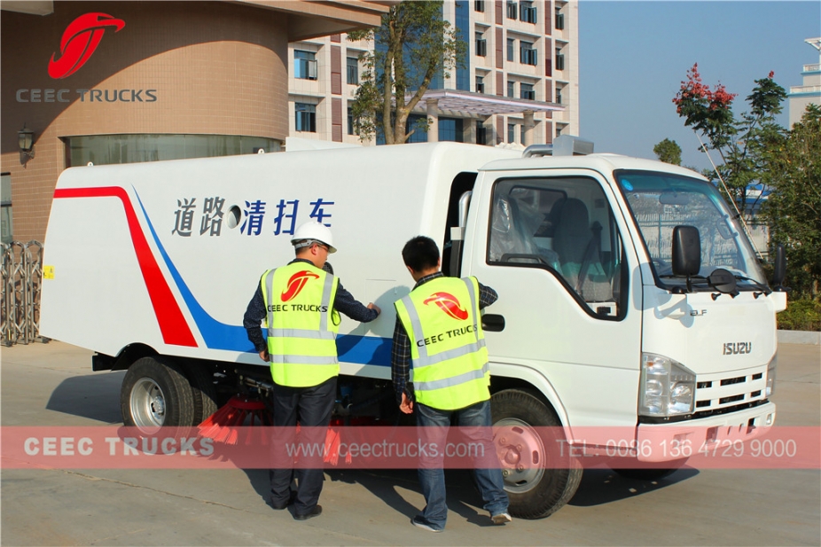 ISUZU 4CBM road sweeper low price