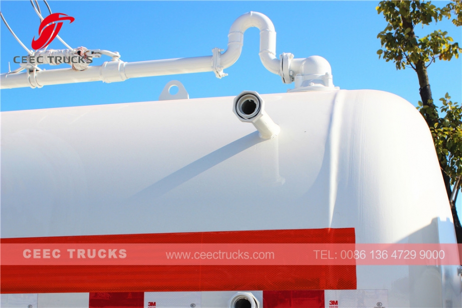 Dongfeng 6,000L Vacuum tanker