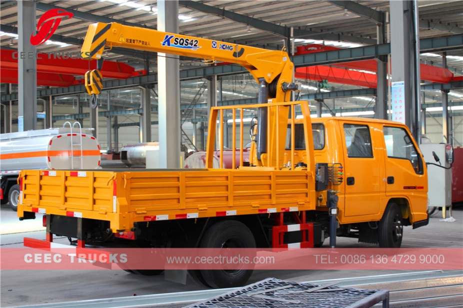 CEEC export 2T boom crane trucks