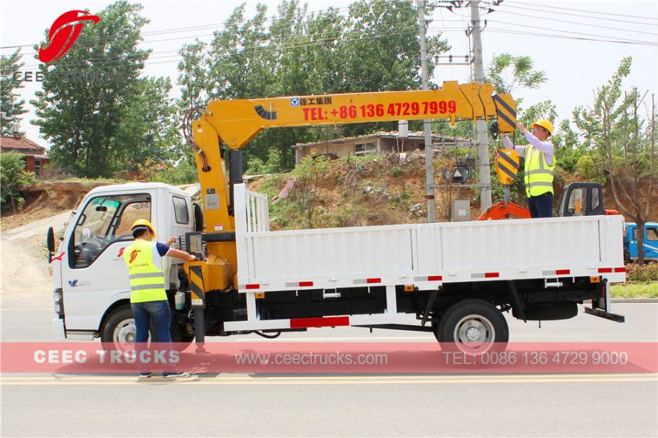 Low price 4 T truck mounted crane trucks