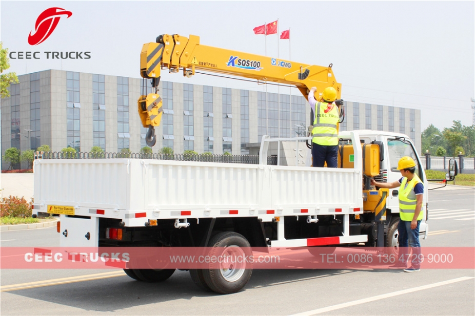 Low price 4 T truck mounted crane trucks