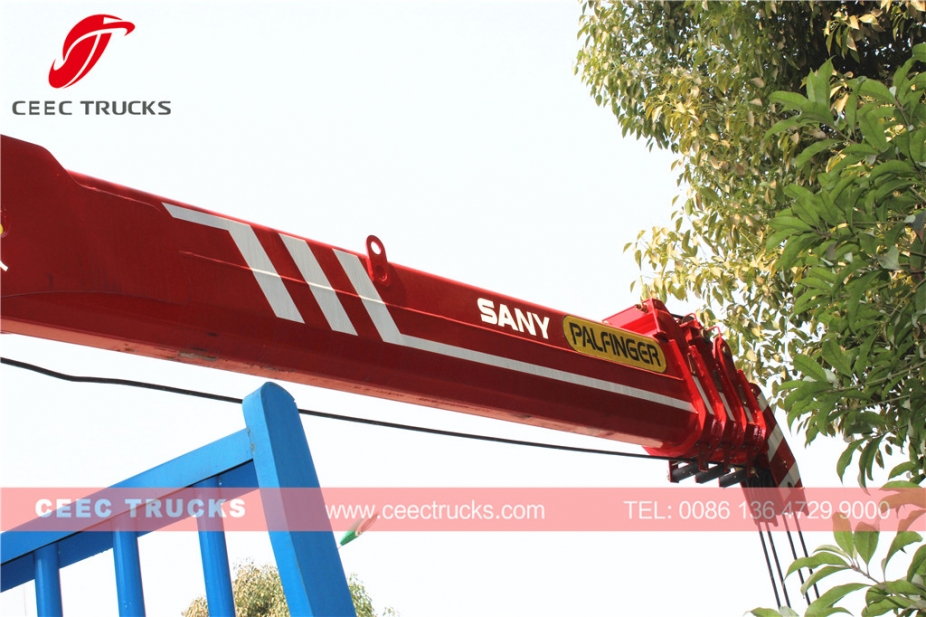 DONGFENG 6.3T boom crane trucks with Palfinger brand crane