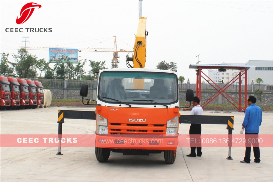 ISUZU 5 T truck mounted crane for sale