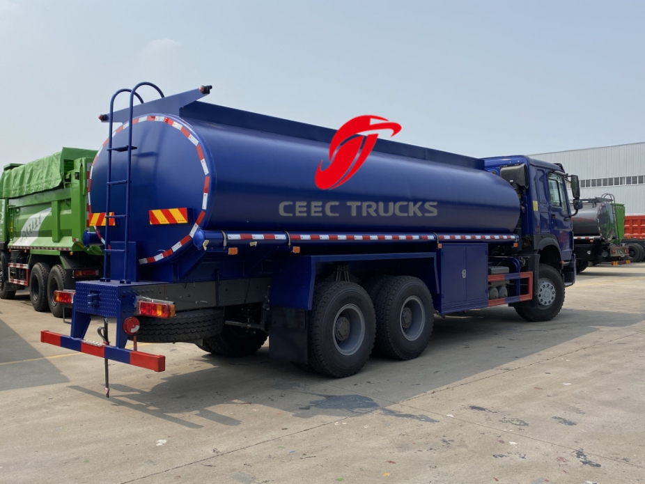 SINOTRUK Oil Transportation Trucks HOWO Diesel Delivery Tank Truck