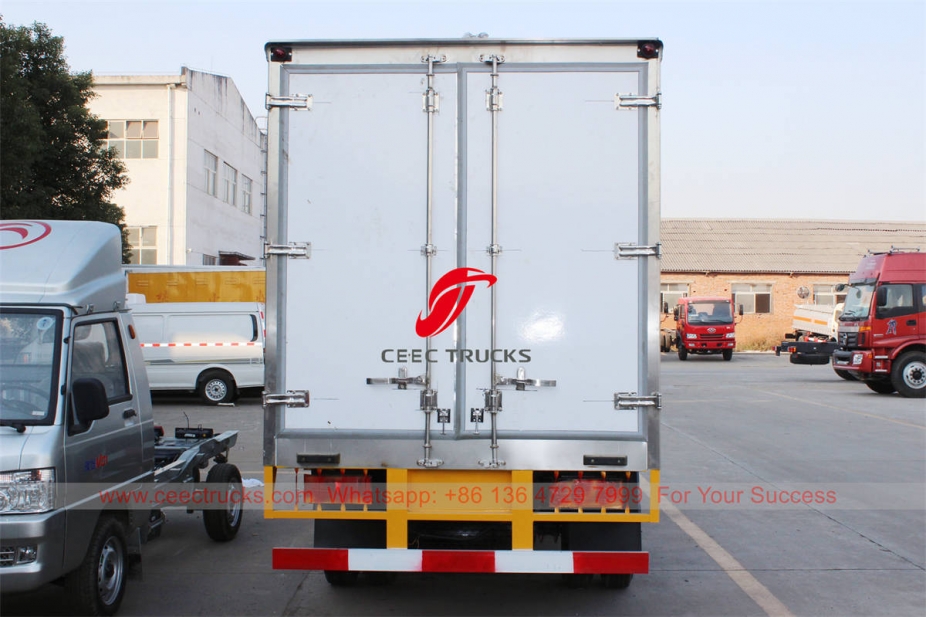 ISUZU NKR chiller lorry