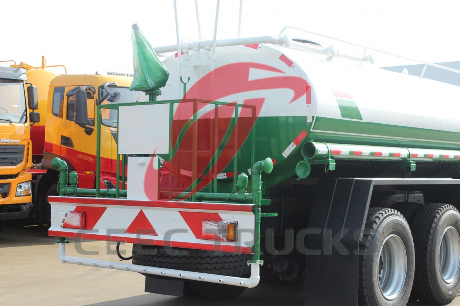 ISUZU GIGA 8×4 water spraying truck