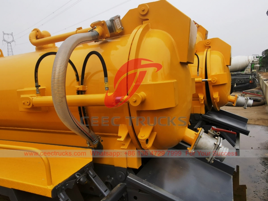 Dongfeng small sewer vacuum truck at special offer