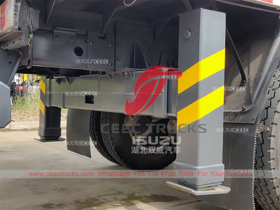 ISUZU 700P 4×4 off-road Crane Truck at best price