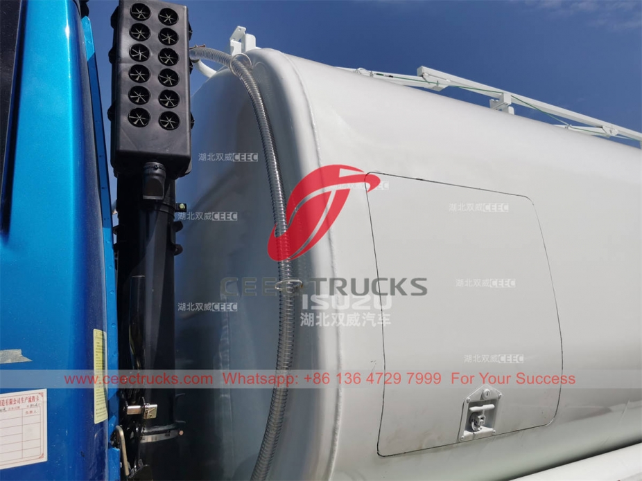 FAW 4×2 fuel tank truck 12000 liters fuel bowser at best price