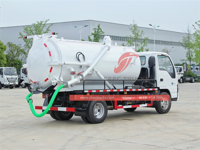 ISUZU mini vacuum sewage truck with factory direct sale