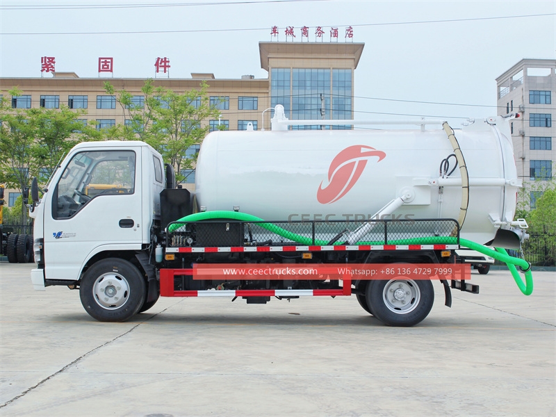 ISUZU mini vacuum sewage truck with factory direct sale