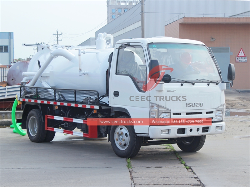 ISUZU mini vacuum sewage truck with factory direct sale