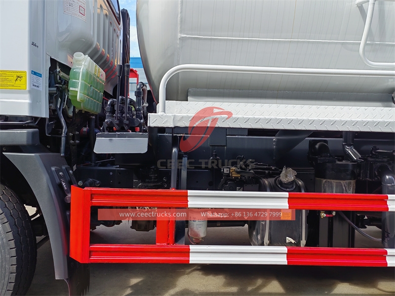 HOWO 4×2 left hand drive sewage suction truck made in China