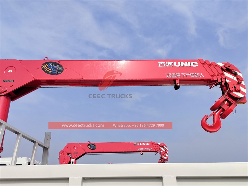 ISUZU FVR 4×4 Truck Mounted Crane UNIC 8 tons with factory direct sale