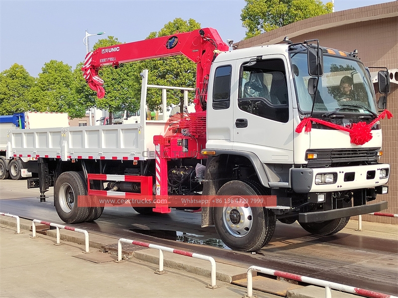 ISUZU FVR 4×4 Truck Mounted Crane UNIC 8 tons with factory direct sale