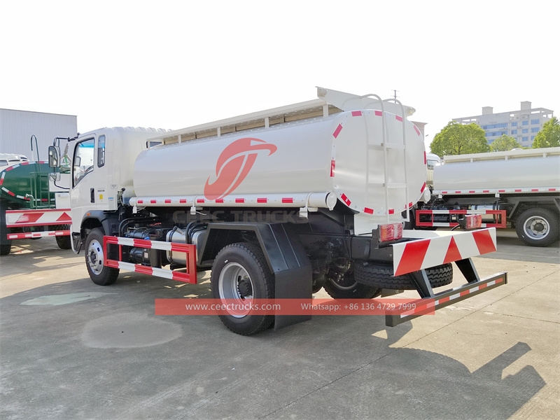 HOWO 140hp light duty Fuel Tank Truck made in China