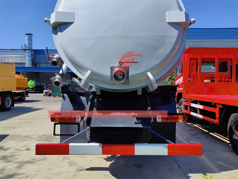 Sinotruk Heavy duty Vacuum Sewage Suction trucks with factory direct sale