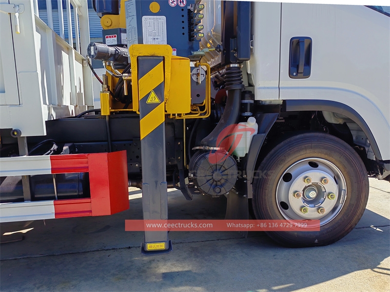 ISUZU 700P 4×4 off-road Crane Truck made in China best factory