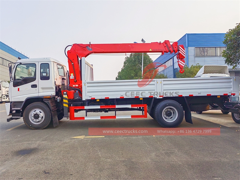 Isuzu FTR telescopic crane truck with factory direct sale