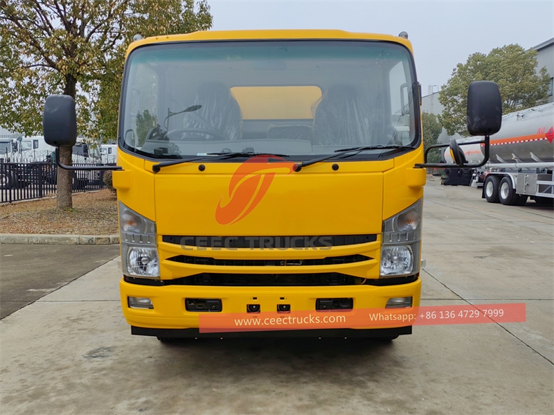 RHD isuzu petrol fuel bowser made in China