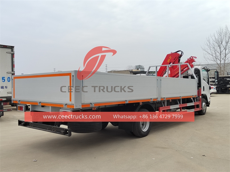 Isuzu NPR folding crane cargo truck