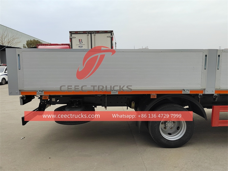 Isuzu NPR folding crane cargo truck