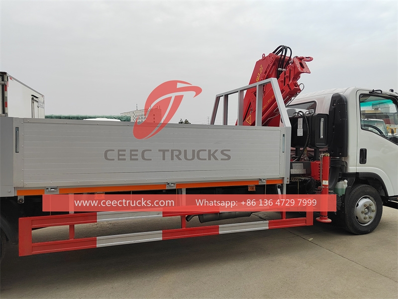 Isuzu NPR folding crane cargo truck