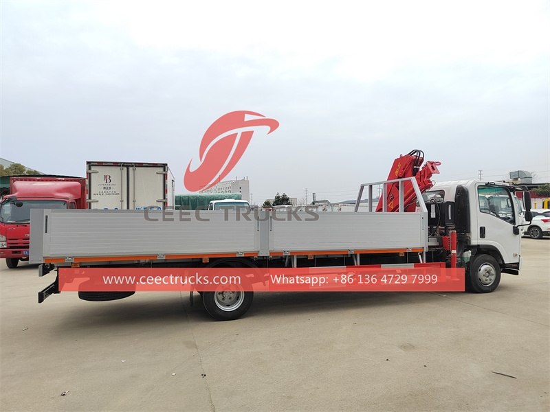 Isuzu NPR folding crane cargo truck